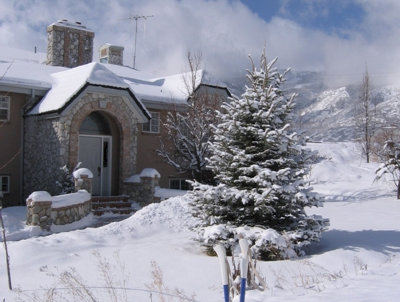 Allan_solar_home_winter David Allan's solar home in Utah, which has no furnace, has stayed adequately warm all winter for two decades.