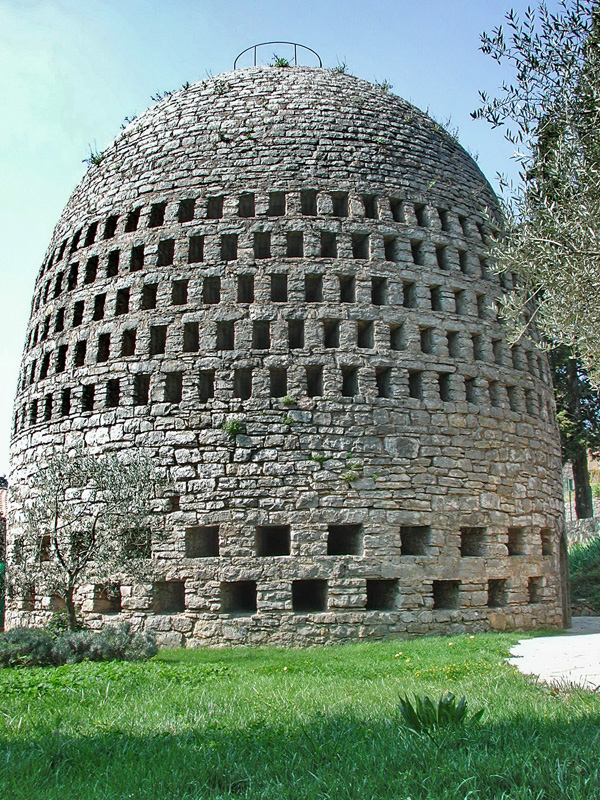 air well by Achille Knapen Belgian inventor Achille Knapen built an air well on a 600-foot high hill at Trans-en-Provence in France.